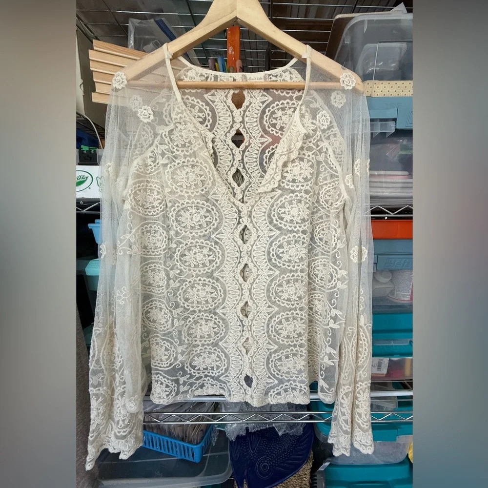 Altar’d State Women’s Boho Ivory Cotton Lace Bell Sleeve Long Sleeve Top Size S